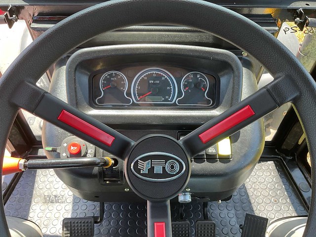 Yto nmf704c vierwielaangedreven landbouwtractor - afbeelding 26 van  52