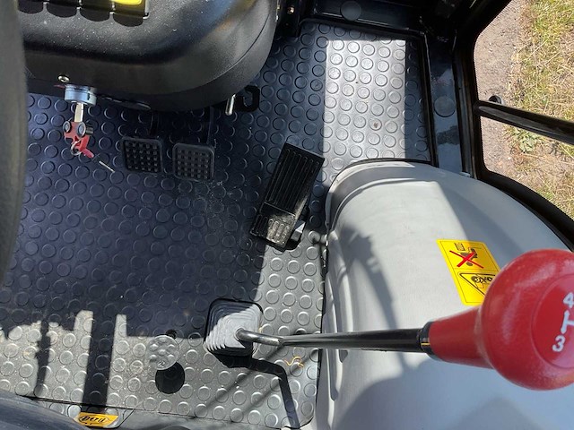 Yto nmf704c vierwielaangedreven landbouwtractor - afbeelding 35 van  52