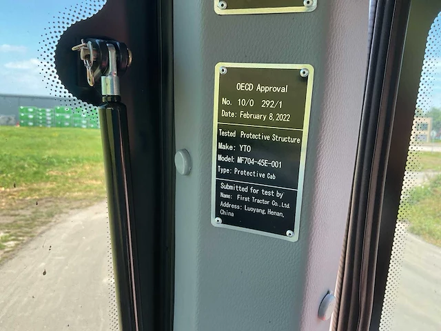 Yto nmf704c vierwielaangedreven landbouwtractor - afbeelding 27 van  52