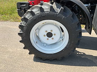 Yto nmf704c vierwielaangedreven landbouwtractor - afbeelding 3 van  13