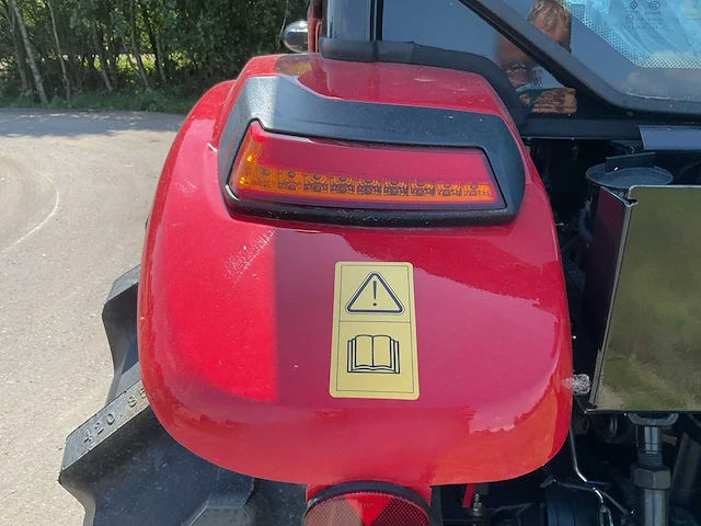 Yto nmf704c vierwielaangedreven landbouwtractor - afbeelding 10 van  52