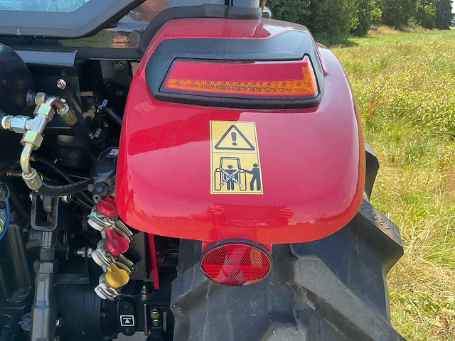 Yto nmf704c vierwielaangedreven landbouwtractor - afbeelding 11 van  52