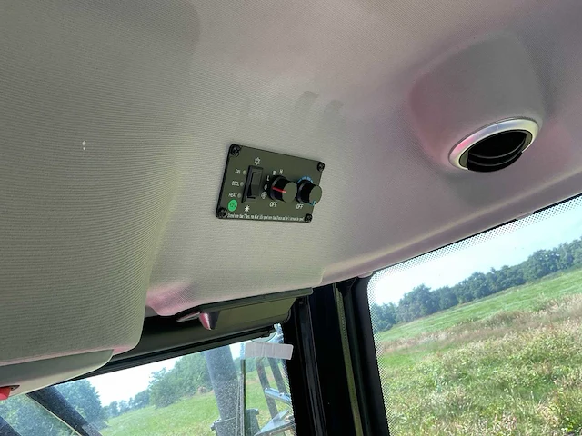Yto nmf704c vierwielaangedreven landbouwtractor - afbeelding 22 van  52