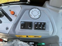 Yto nmf704c vierwielaangedreven landbouwtractor - afbeelding 28 van  52