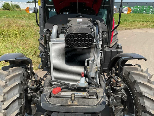 Yto nmf704c vierwielaangedreven landbouwtractor - afbeelding 52 van  52
