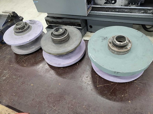 Z & b - 2001 - starline 500 cnc - vlak- en profielslijpmachine - afbeelding 14 van  16