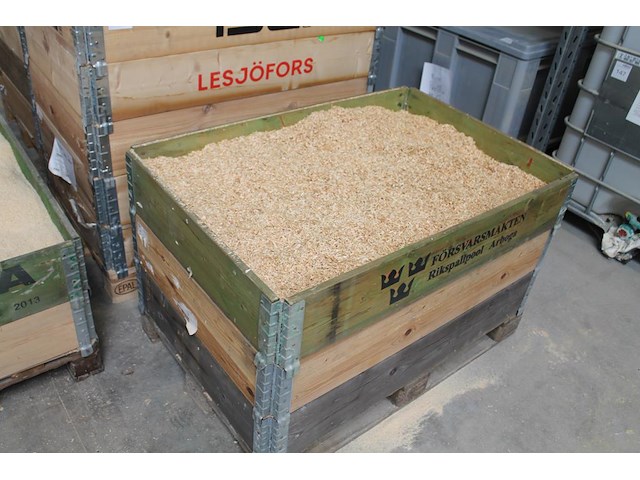Zaagsel in diverse grofheden in 5 palletboxen. - afbeelding 2 van  4
