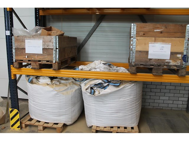Zaagsel in diverse grofheden in 6 bigbags en 3 palletboxen. - afbeelding 3 van  4