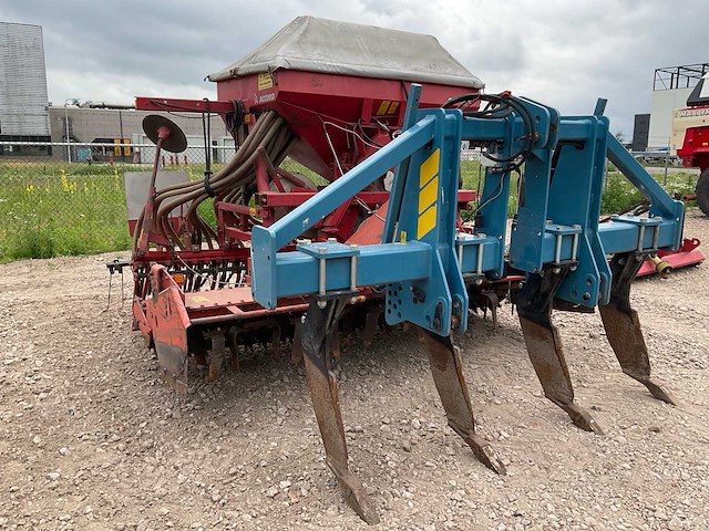 Zaaibedcombinatie met roterkopeg en voorzetwoeler - afbeelding 1 van  14