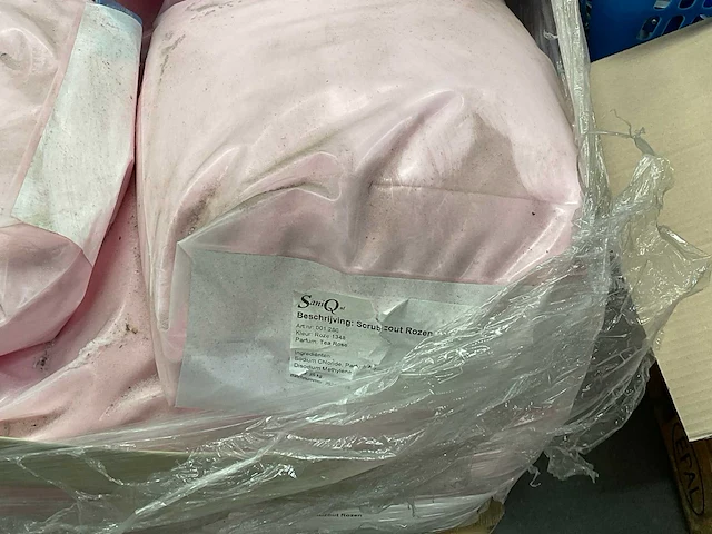 Zak á 25kg roze scrubzout (12x) - afbeelding 2 van  2
