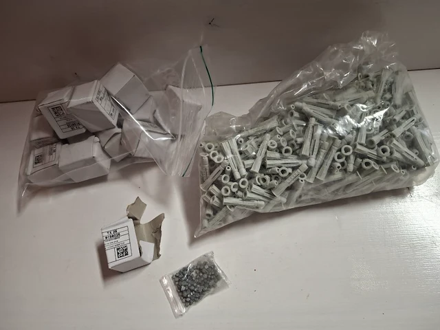 Zak pluggen en torx vulplaatjes - afbeelding 1 van  3