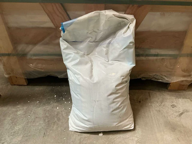 Zak spuitpleister gips 25 kg (451x) - afbeelding 3 van  5
