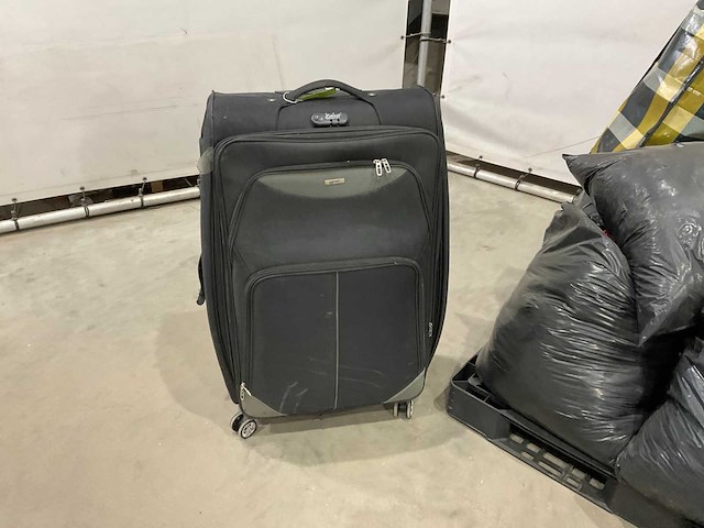 Zakken met onbekende inhoud - afbeelding 1 van  4