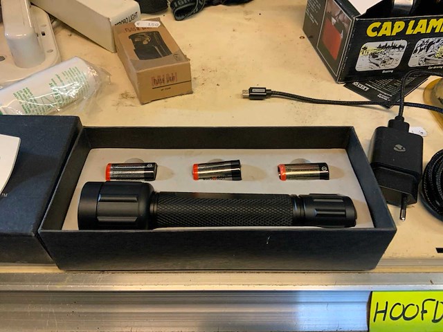 Zaklampen bolletjes scharen en divers - afbeelding 3 van  13