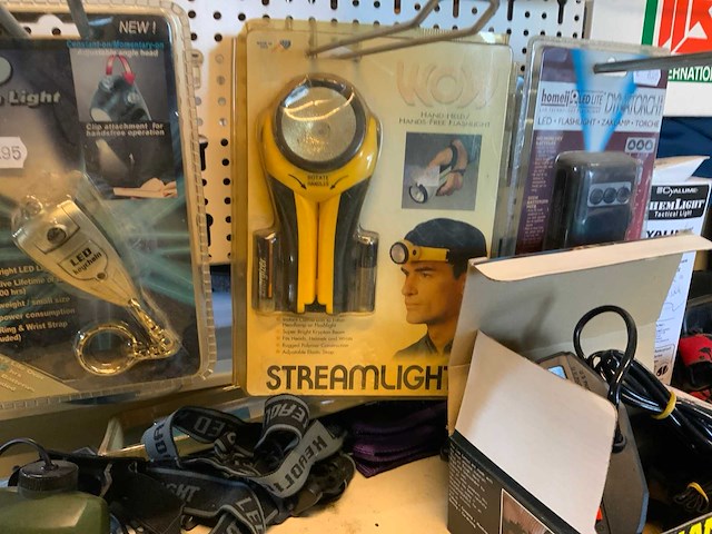 Zaklampen bolletjes scharen en divers - afbeelding 4 van  13