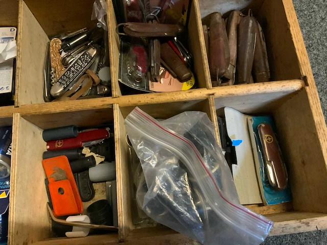 Zakmessen en batterijen - afbeelding 4 van  4