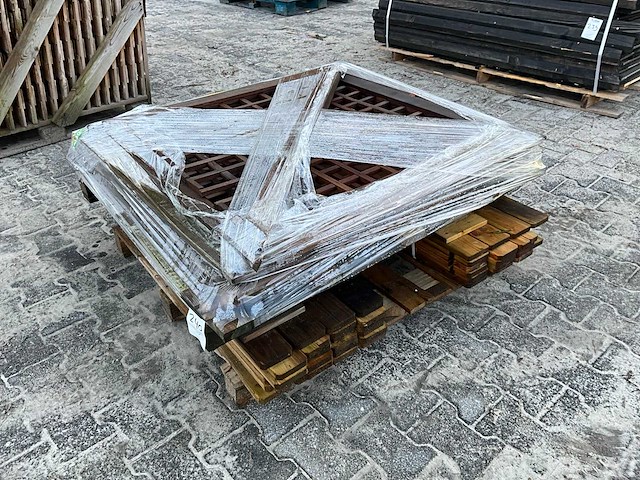 Zandbak & hardhouten scherm - afbeelding 1 van  4