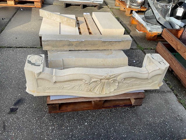 Zandsteen schouw onderdelen - afbeelding 1 van  2