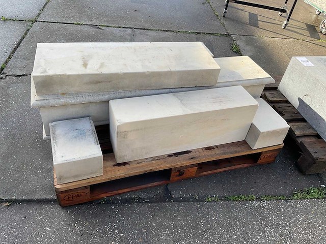 Zandsteen schouw onderdelen - afbeelding 1 van  3