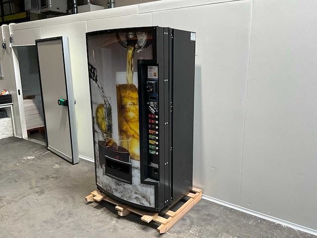 Zanussi - ev370/8/bst/ptccq - frisdrank - frisdrank verkoopautomaat - afbeelding 1 van  7