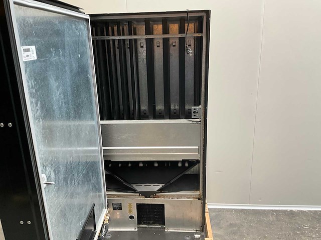 Zanussi - ev370/8/bst/ptccq - frisdrank - frisdrank verkoopautomaat - afbeelding 5 van  7