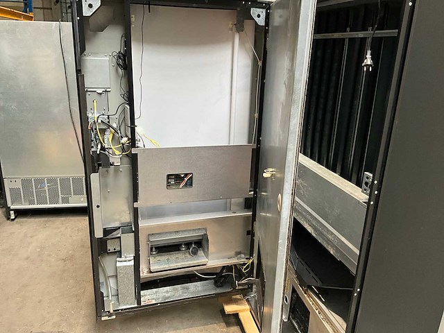Zanussi - ev370/8/bst/ptccq - frisdrank - frisdrank verkoopautomaat - afbeelding 7 van  7