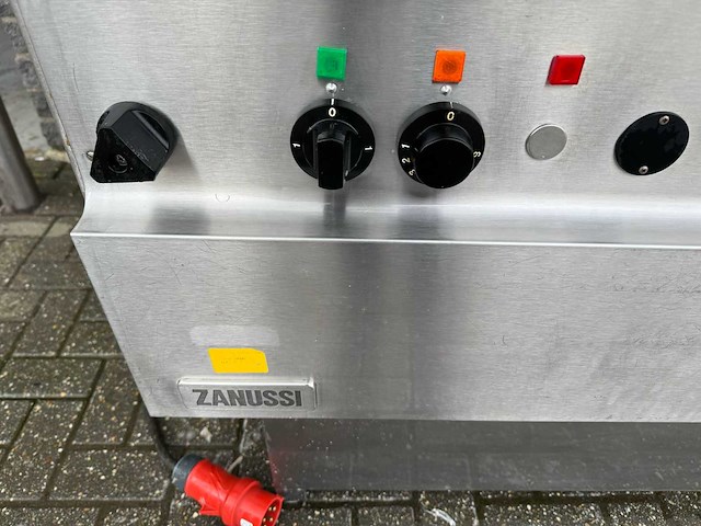 Zanussi - kantelbaar - braadslede - afbeelding 3 van  4