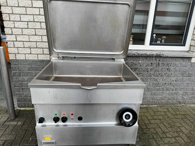Zanussi - kantelbaar - braadslede - afbeelding 2 van  2