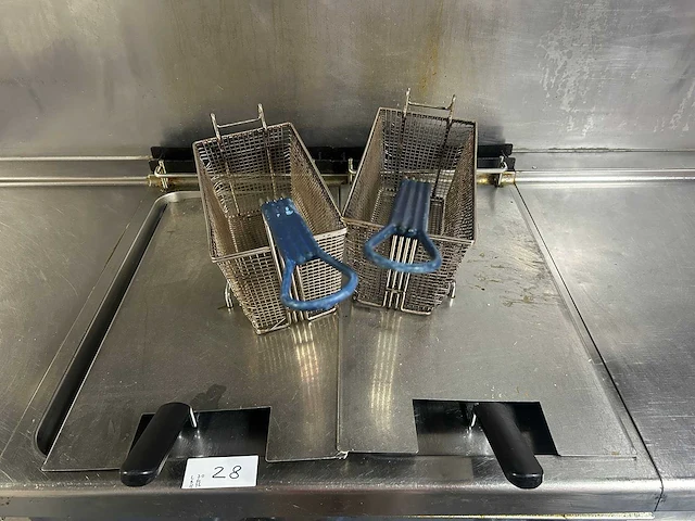 Zanussi - professionele dubbele rvs friteuse met 2 afzonderlijke frituurbakken, 4 frituurmanden en onderkast - afbeelding 7 van  9