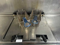 Zanussi - professionele dubbele rvs friteuse met 2 afzonderlijke frituurbakken, 4 frituurmanden en onderkast - afbeelding 7 van  9