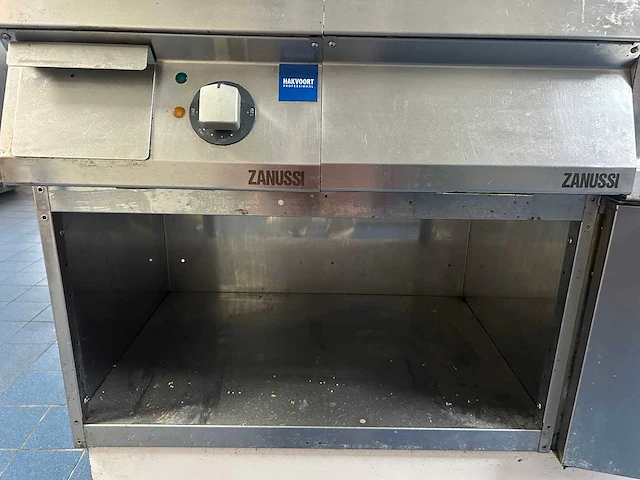 Zanussi - professionele rvs elektrische bakplaat met open onderstel - afbeelding 2 van  7