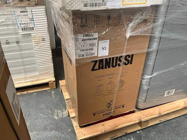 Zanussi - vrijstaande koelkast - zrg11600wa - koelkast - afbeelding 2 van  7