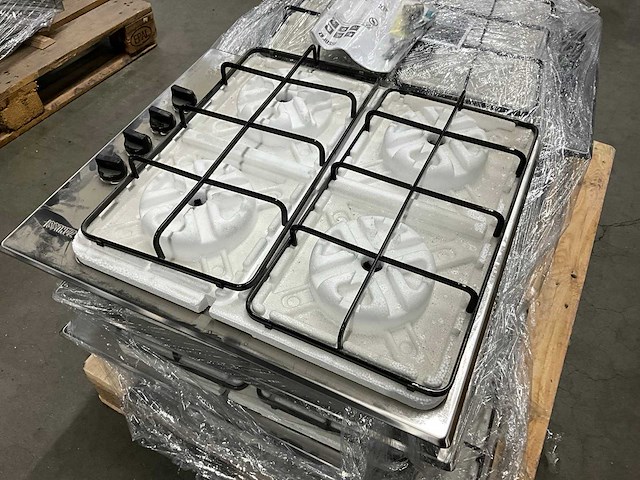 Zanussi 4 pits gasfornuis (8x) - afbeelding 1 van  6