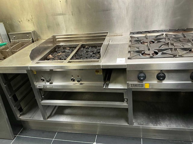 Zanussi kookstation met grill en gasfornuis - afbeelding 7 van  10