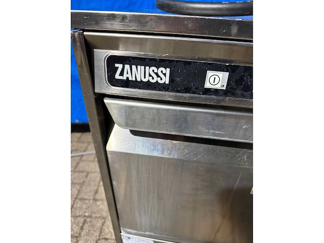 Zanussi korvenvaatwasmachine - afbeelding 2 van  4