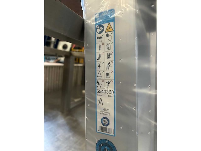 Zarges - seventec b 5540358 - trap met veiligheidsplatform - afbeelding 5 van  5