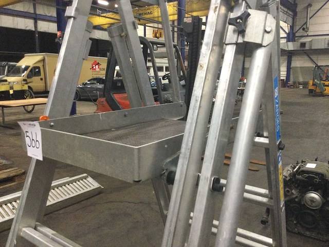 Zarges ns-insta 650 telescopische platvormladder - afbeelding 3 van  8