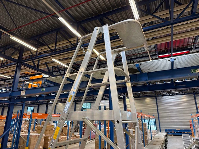 Zarges professional 41 204 verrijdbare aluminium magazijntrap met werkplatform - afbeelding 3 van  4