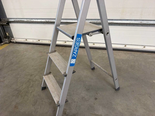 Zarges z200 trap ladder - afbeelding 1 van  2