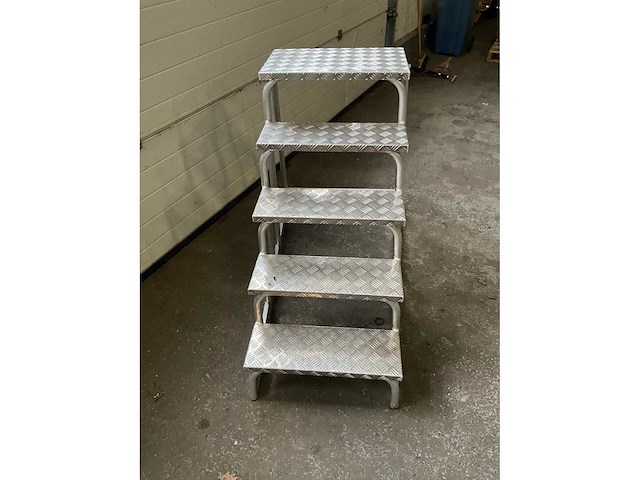 Zarges z600 alluminium werkbordes 5-trede 135x75x100cm - afbeelding 2 van  3