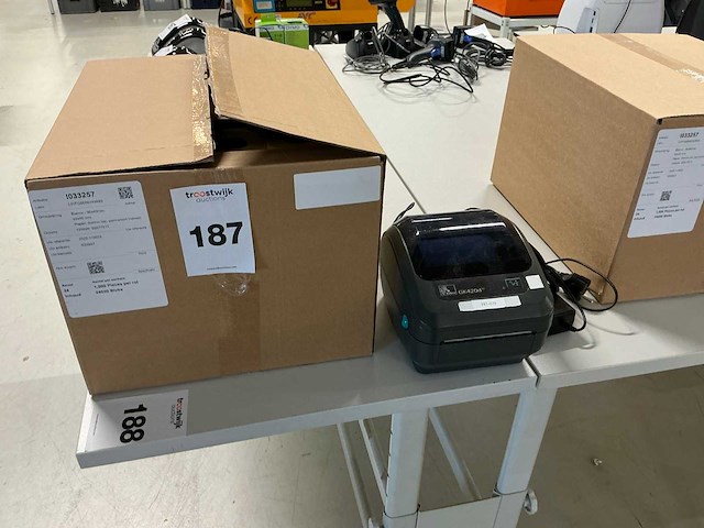 Zebra gk420d labelprinter met labels - afbeelding 1 van  4