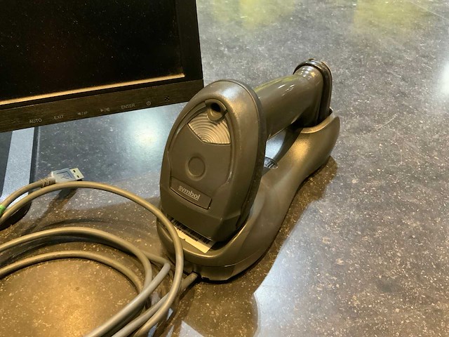 Zebra, iiyama, symbol zm400 labelprinter, handscanner en monitor - afbeelding 7 van  7