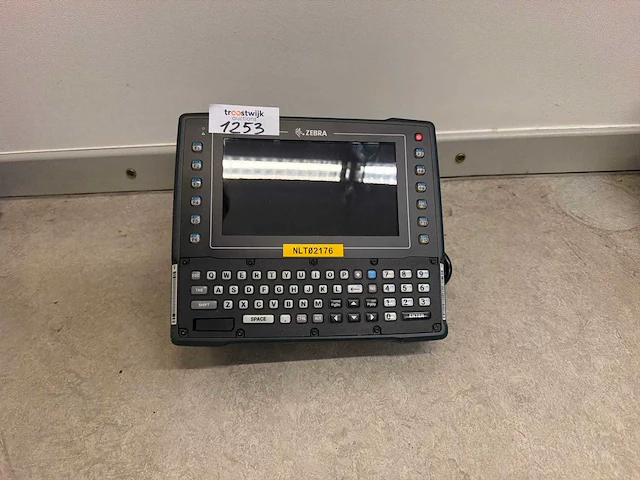 Zebra vc8300 industriële voertuigterminal - afbeelding 1 van  4