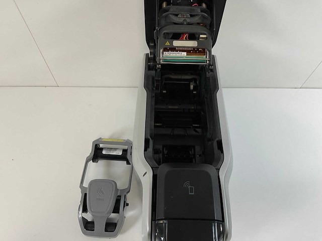 Zebra (zc300), dual-sided card printer - afbeelding 2 van  3