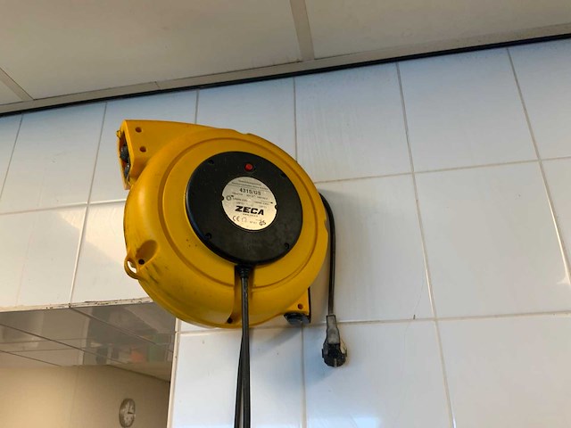 Zeca 4315 gs verlengkabelhaspel met muurbeugel - afbeelding 2 van  7