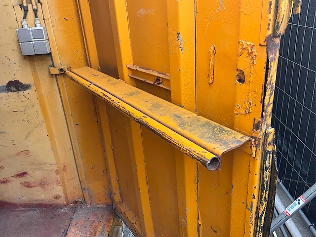Zeecontainer 20ft haakarm - afbeelding 10 van  16