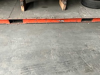 Zeecontainer 20ft v.v. open zijwand en heftrucksledes - afbeelding 2 van  3