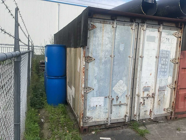Zeecontainer geïsoleerd - afbeelding 2 van  3