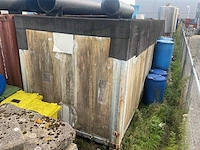 Zeecontainer geïsoleerd - afbeelding 3 van  3