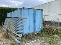 Zeecontainer met auto onderdelen - afbeelding 1 van  5